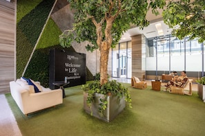 Lobby lounge