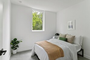 4 bedrooms, iron/ironing board, Internet