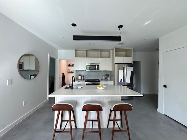 Mikrowelle, Ofen, Herdplatte, Geschirrspüler