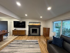 Smart TV, fireplace