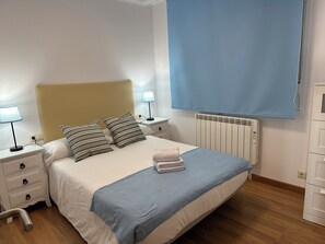 3 slaapkamers, een strijkplank/strijkijzer, gratis wifi, beddengoed