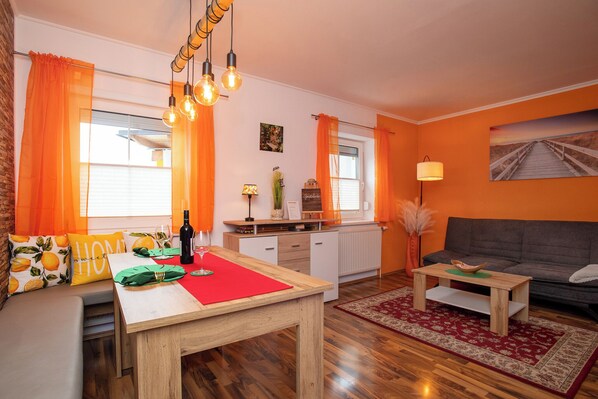Smart TV, fireplace, books, stereo