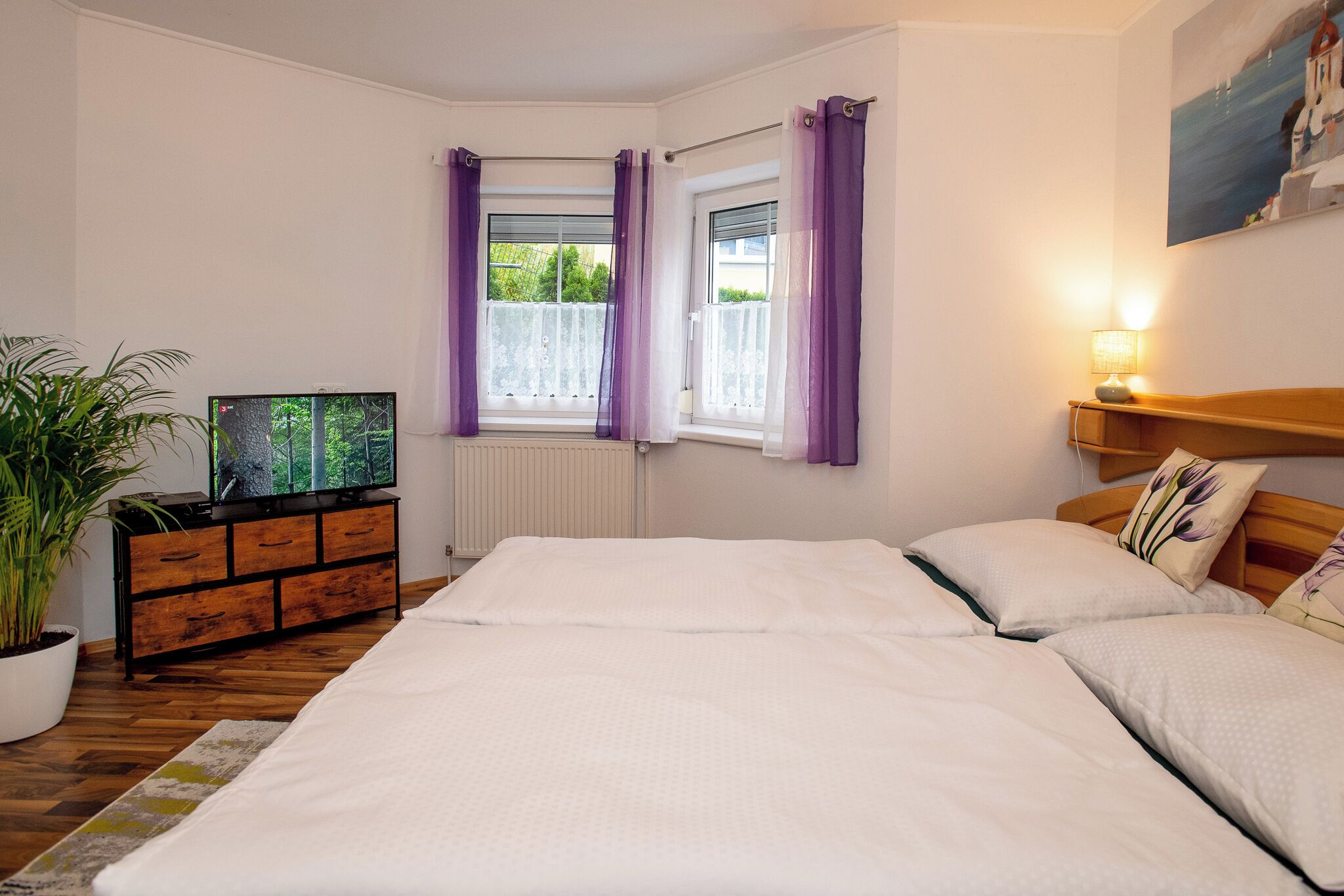 1 Schlafzimmer, Zimmersafe, Schreibtisch, Bügeleisen/Bügelbrett