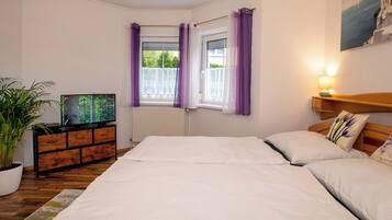 1 quarto, cofres nos quartos, escrivaninha