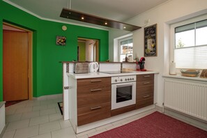 Frigorífic, microones, forn i placa de cuina