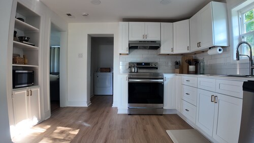 Charming 3-bedroom house with porch and yard in Winchester