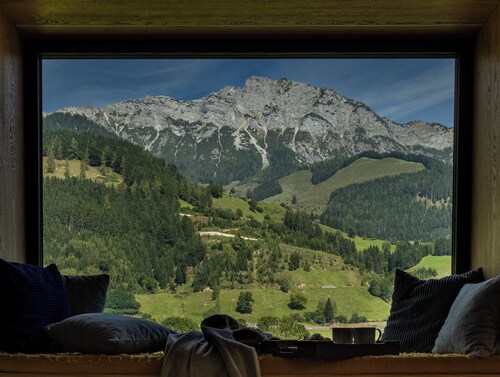 CozyFox – Stylish Alpine Apartment with Rooftop Terrace and Mountain Views