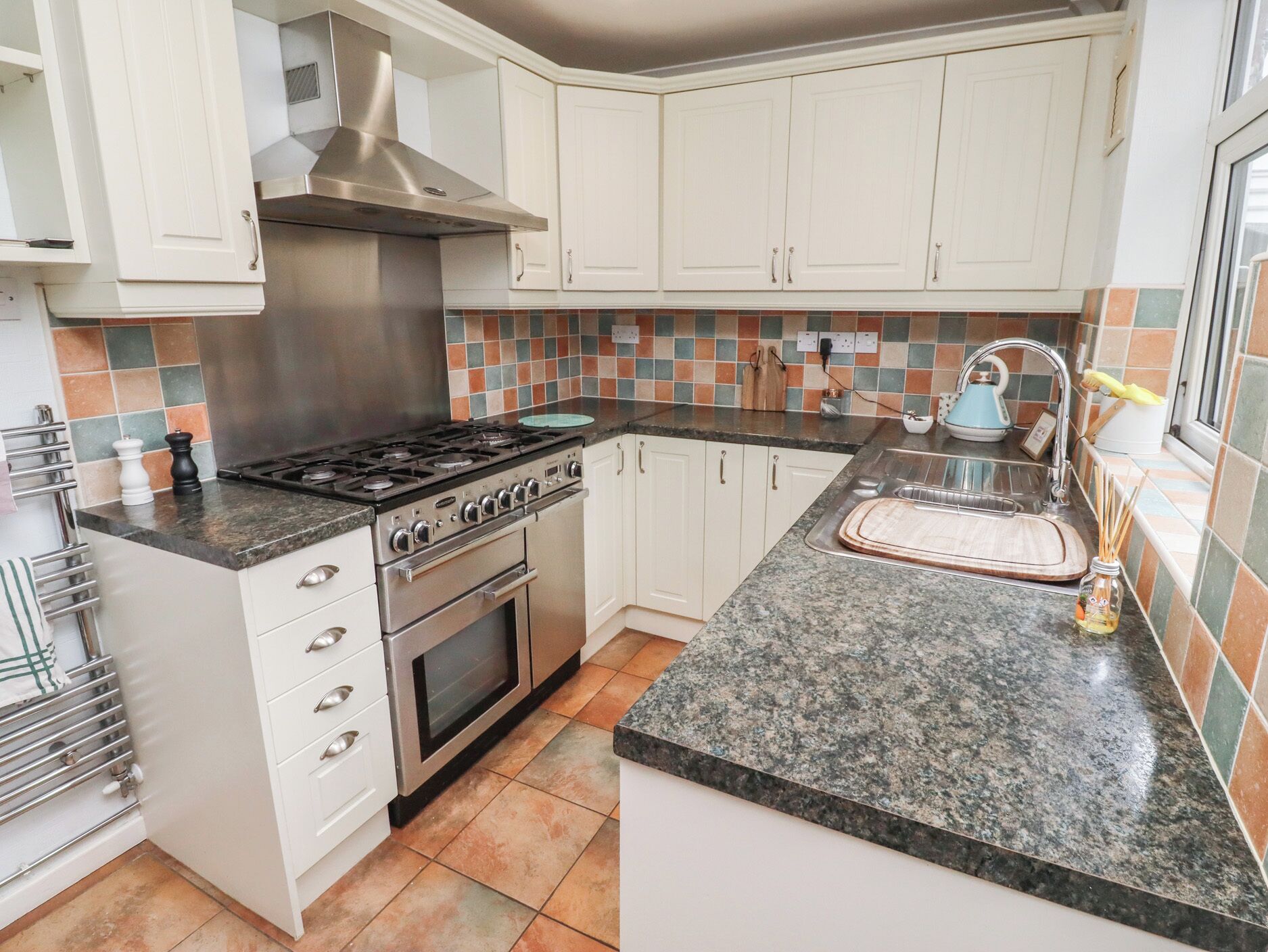 Dishwasher, cookware/dishes/utensils