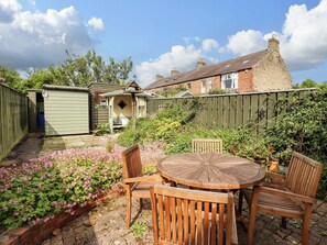 Cottage | Outdoor dining - Rose Briar Cottage (Morpeth)