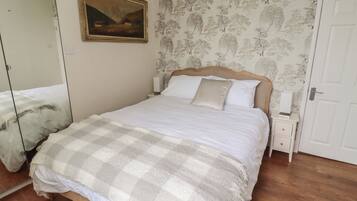 2 bedrooms, individually decorated, individually furnished, free WiFi