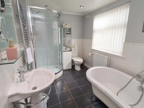 Cottage | Bathroom | Shower - Rose Briar Cottage (Morpeth)