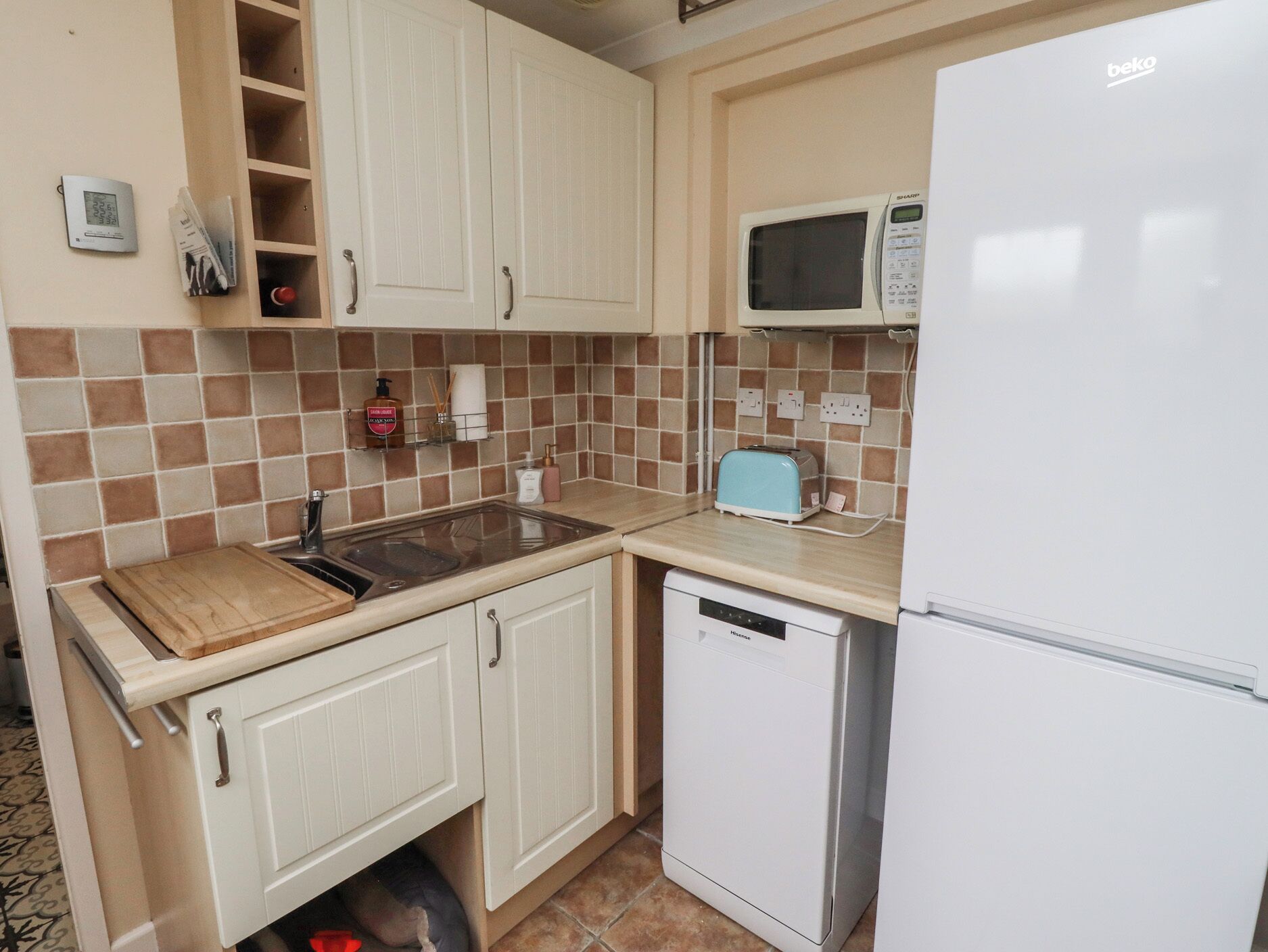 Dishwasher, cookware/dishes/utensils