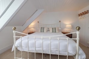 4 quartos, individualmente decorados, individualmente mobiliados