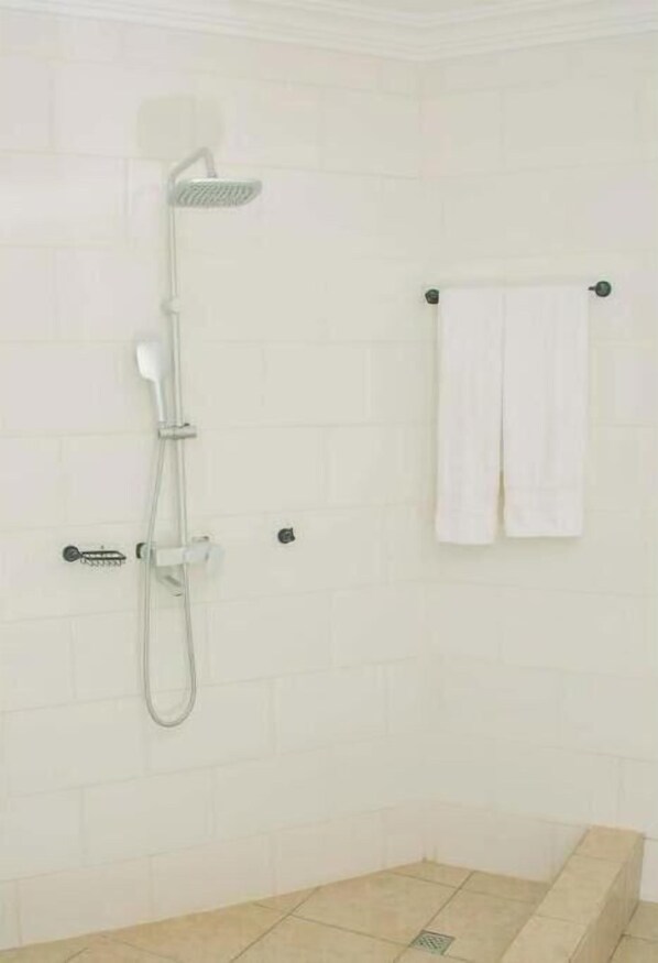 Håndklær, såpe og toalettpapir