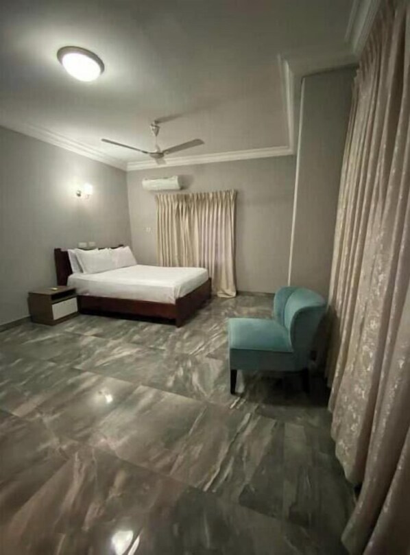 4 chambres, fer et planche à repasser, accès Internet, draps fournis