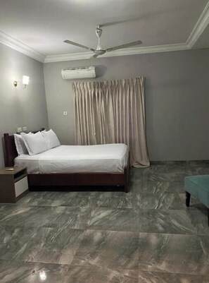 4 Schlafzimmer, Bügeleisen/Bügelbrett, Internetzugang, Bettwäsche