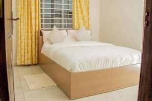 9 chambres, fer et planche à repasser, Wi-Fi, draps fournis