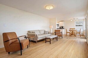 TV - Oceanfront Home w/ Panoramic Views • Sleeps 8 (York)