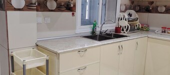 Lovely, sunny f3 with garage for one-car parking