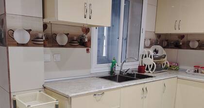 Lovely, sunny f3 with garage for one-car parking