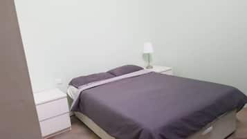 2 slaapkamers, een strijkplank/strijkijzer, internet, beddengoed