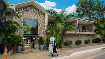Mặt tiền nơi lưu trú