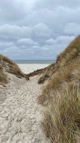 Amrum Lounge - Stilvolle Ferienwohnung mit Gartenidylle