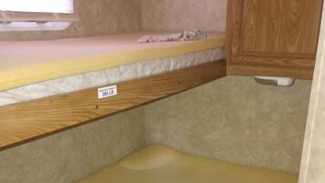 1 dormitorio y ropa de cama