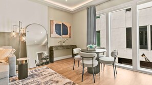 Unclassified image, 3 of 22, button