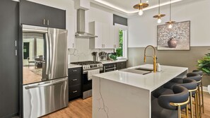 Fridge, microwave, stovetop, dishwasher