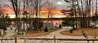 Views, Vibes & Vacation Time-2 BR Lakeview Stay in McMillan Sleeps 10