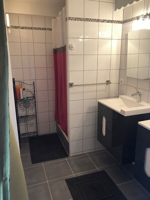 Dusche, Seife, Toilettenpapier