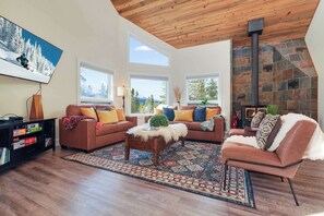 Smart TV, chimenea, videojuegos, reproductor de DVD