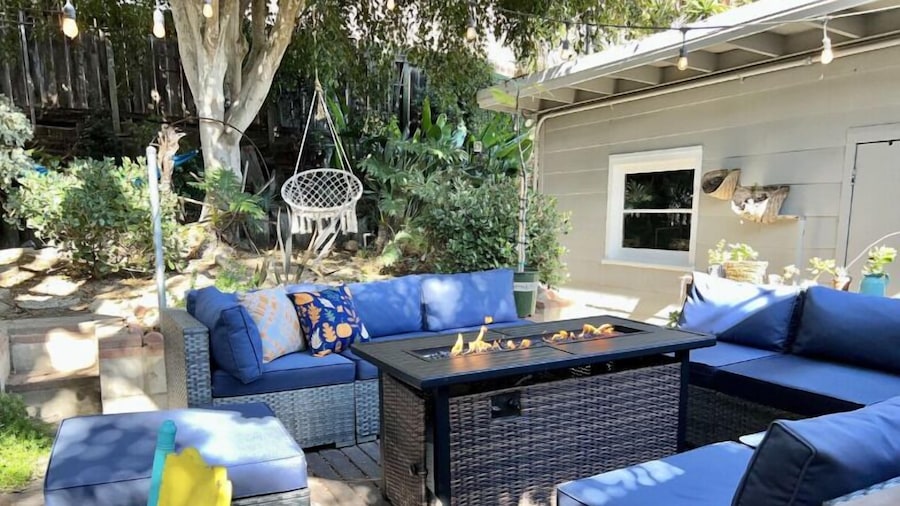 New Cozy Studio 2 Queen Beds, Kitchen Walk to Water