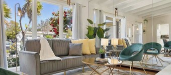 Mid Century Garden View Home Parking