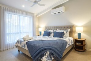 3 Schlafzimmer, Schreibtisch, Bügeleisen/Bügelbrett, Reisekinderbett