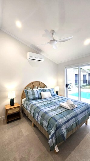 3 Schlafzimmer, Schreibtisch, Bügeleisen/Bügelbrett, Reisekinderbett