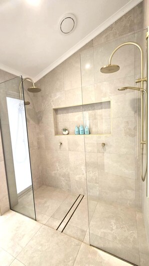 淋浴設備、風筒、提供毛巾