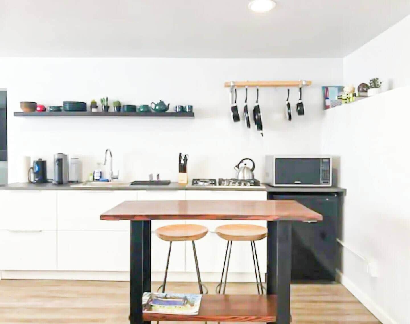 Refrigerador, microondas, horno y parrilla de estufa 