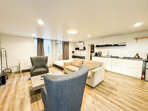 Smart TV - Stylish LA Studio, Steps from SoFi & LAX - SH3 - LAD (Los Angeles)