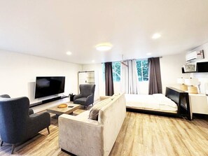 Bügeleisen/Bügelbrett, kostenloses WLAN, Bettwäsche
