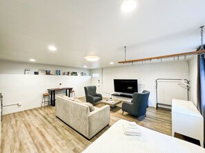 Interior - Stylish LA Studio, Steps from SoFi & LAX - SH3 - LAD (Los Angeles)