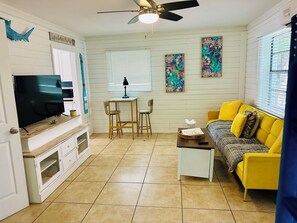 TV - Cozy Clearwater Getaway with Hot Tub & Private Yard – 10 Mins to Beach (Largo)