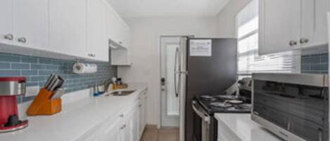 Kühlschrank, Mikrowelle, Ofen, Geschirrspüler