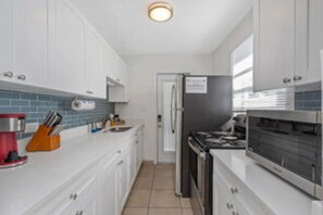 Refrigerador, microondas, horno y lavavajillas 