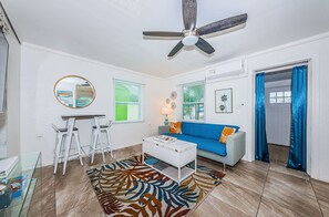 TV - Sunny Retreat Near Clearwater Beach – Private Yard & Hot Tub (Largo)