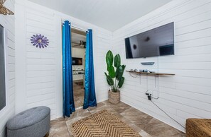 Interior - Sunny Retreat Near Clearwater Beach – Private Yard & Hot Tub (Largo)