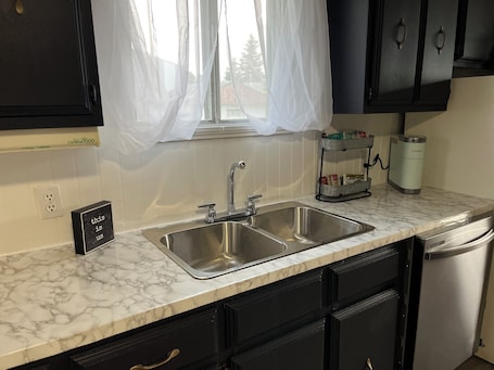 Private kitchen. Minutes from Paradise