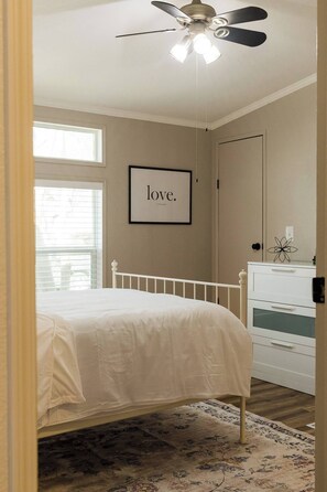 3 bedrooms, iron/ironing board, free WiFi