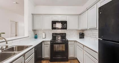 4BR Pet Friendly Near Six flags